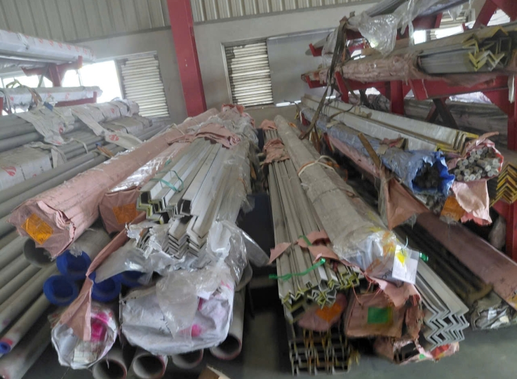 VÊ ĐÚC INOX 304/304L: 40 x 40 x 4.0 x 6 M