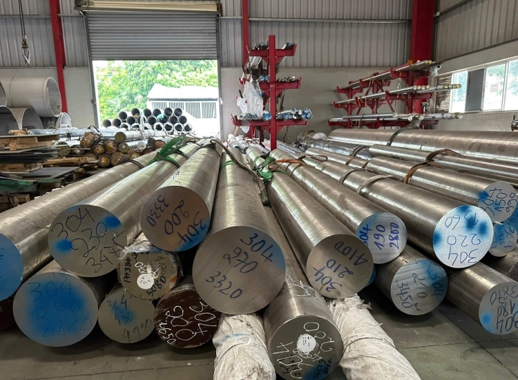 LÁP TRÒN ĐẶC 304- PHI 240|STAINLESS STEEL 304 ROUND BAR , Diameter 240mm