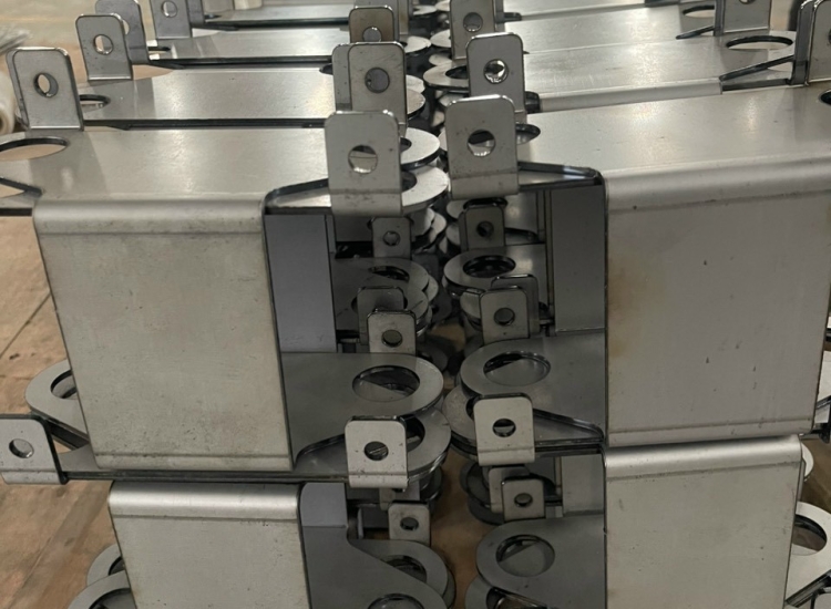 GIA CÔNG INOX CHẶT CHẤN CẮT LASER THEO YÊU CẦU