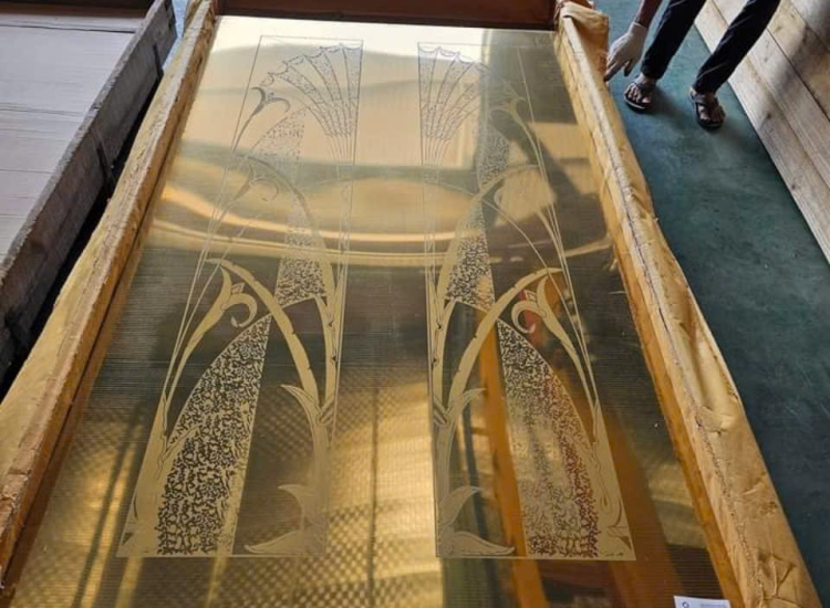 TẤM INOX HOA VĂN XẺ CÁNH QUẠT( TRẮNG- VÀNG)