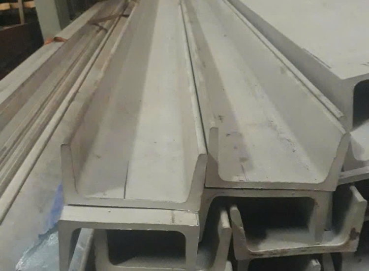 U ĐÚC INOX 304 -130 x 65 x 6.0 x 6M