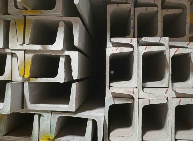 U ĐÚC INOX 304 -130 x 65 x 6.0 x 6M