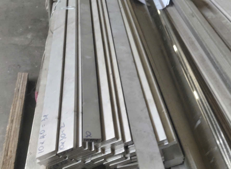 THANH LA ĐÚC 304 SỌC XƯỚC : 80 x 12 x 4000/6000MM/HL- LẬP LÀ INOX - Stainless Steel Bar Flat