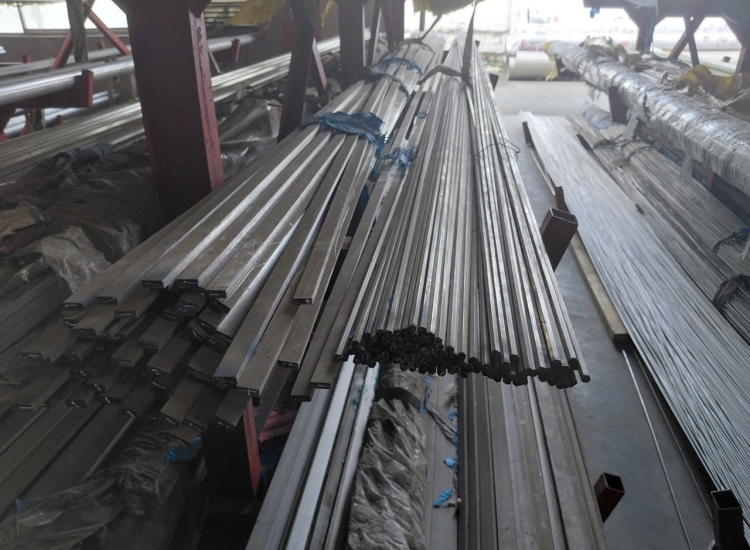 THANH LA ĐÚC 304 SỌC XƯỚC : 20 x 6.0 x 4000/6000MM/HL- LẬP LÀ INOX - Stainless Steel Flat Bar